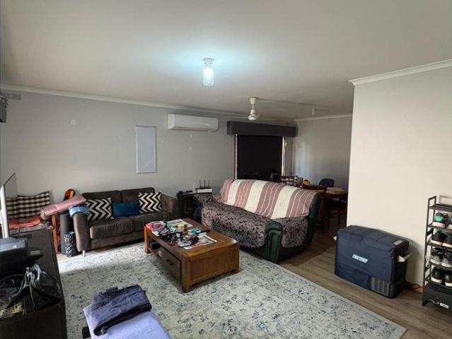 Low Maintenance Two Bedroom Unit in Convenient Location