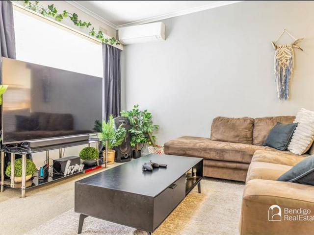 LOW MAINTENANCE TWO BEDROOM UNIT IN FLORA HILL