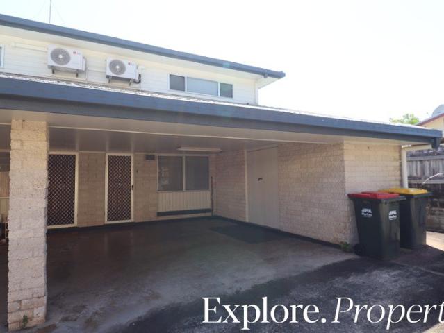 Low maintenance unit walking distance to beach!