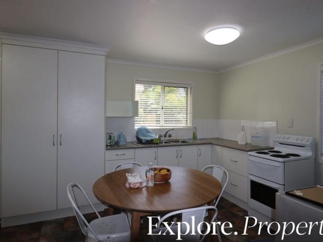 Low maintenance unit walking distance to beach!