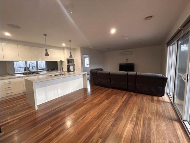 Low maintenance unit in the heart of Belmont!