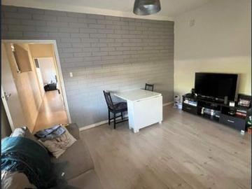 Low maintenance unit in the heart of Prospect!