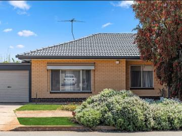 Low Maintenance Unit in a Convenient Pocket of Mitchell Park