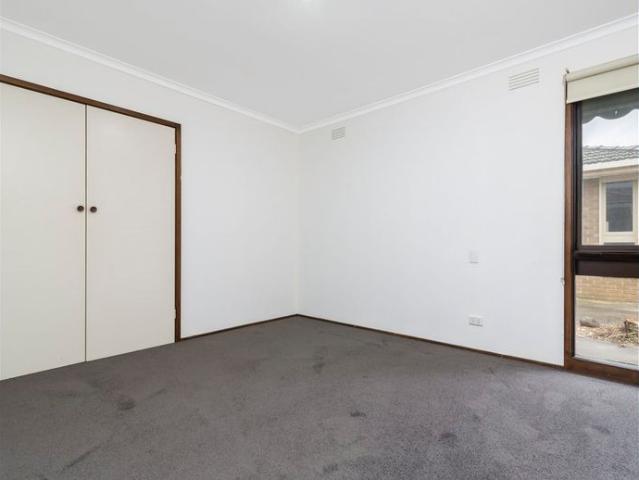 Low maintenance unit in a great location