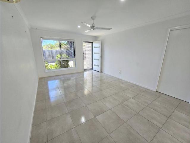 Low Maintenance Unit in Convenient Svensson Heights Location