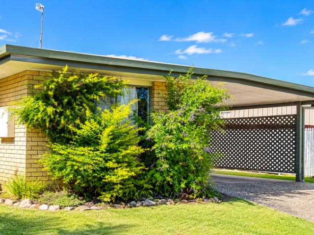 Low Maintenance Unit in Good Location!