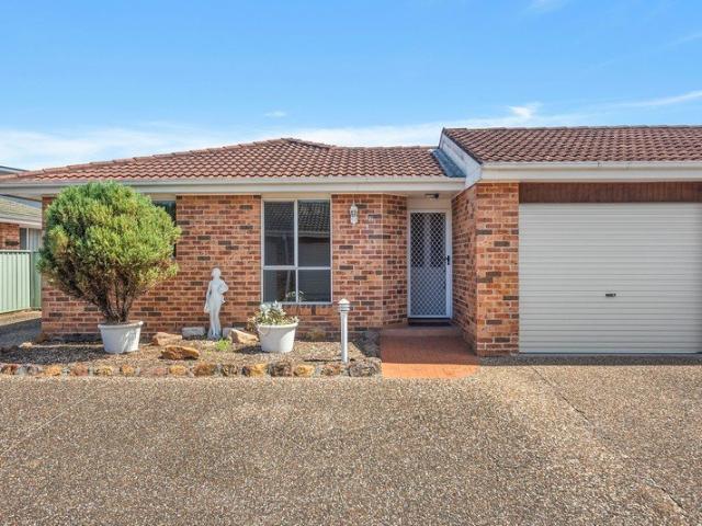 Low Maintenance Villa in Convenient Central Location