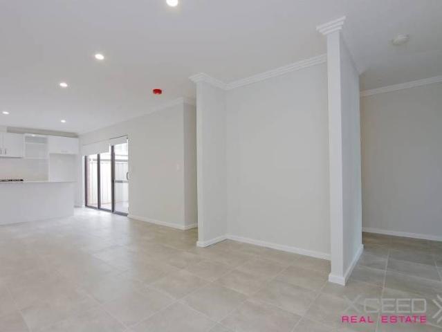 Low Maintenance Villa in a Convenient Location!