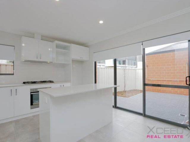 Low Maintenance Villa in a Convenient Location!