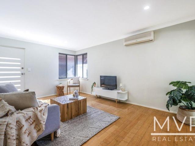 Low Maintenance Villa in Fabulous Location!