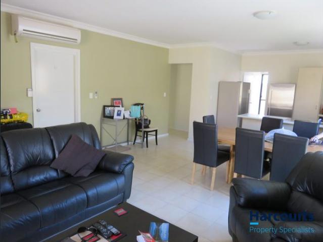 Low Maintenance Villa in such a Convenient Location