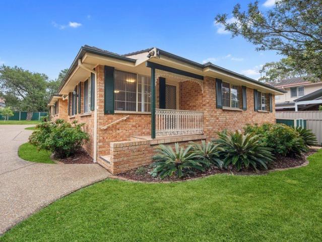 Low Maintenance Villa in Ultra Convenient Location