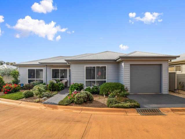 Low maintenance Villa in Vibrant Lifestyle Village