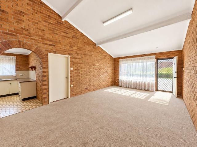 Low Maintenance Villa with a Spacious Private Yard