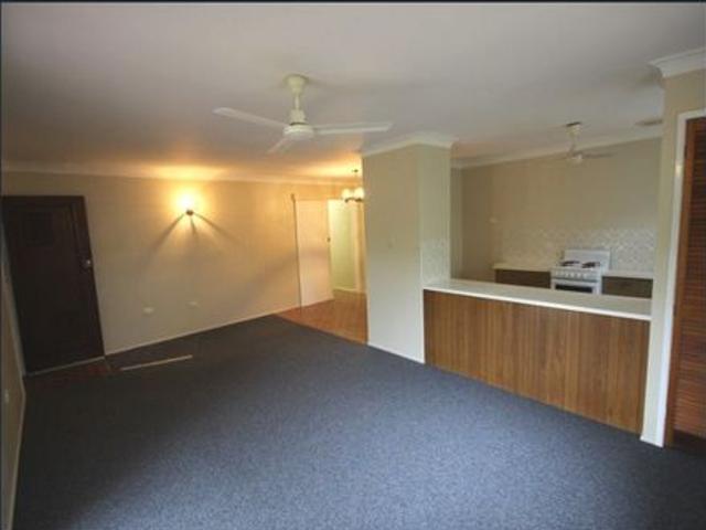 LOW SET BRICK AND HARDIFLEX HOME 2 BEDROOMS AIR CONDITIONED LOUNGE GARAGE