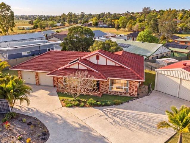 LOW SET BRICK HOME IN QUITE CUL DE SAC