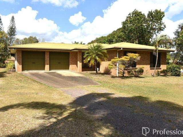 Low Set Brick Home on 10 Acres!