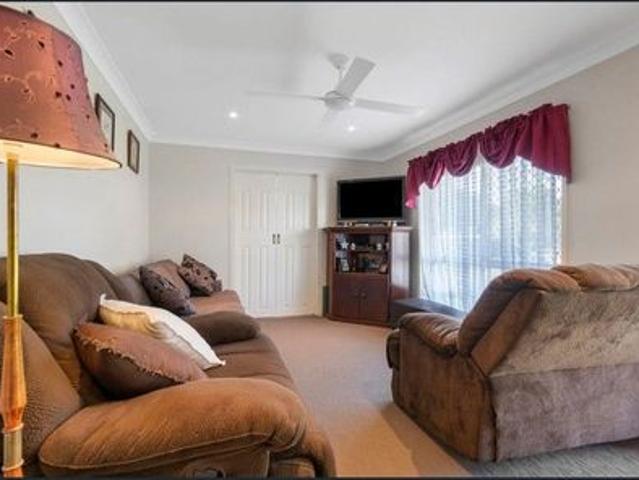 Low set Comfort with Extras in a Quiet Cul De Sac!