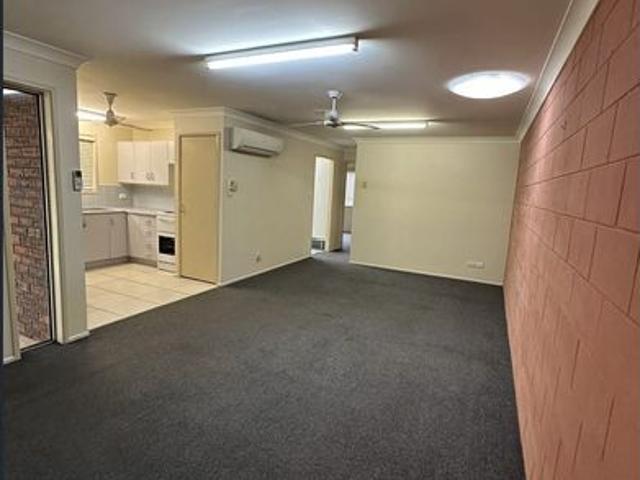 Low set & Convenient 3 Bedroom Unit!