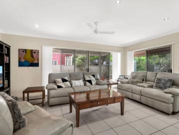LOW SET EXECUTIVE RESIDENCE