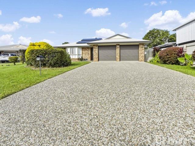 Low Set Family Brick Home!