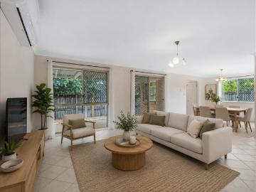 Low set Home with Versatile Features in Prime Oxley Location!