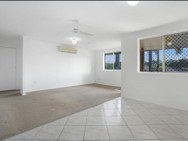 Low set Home with Shed and Side Access!