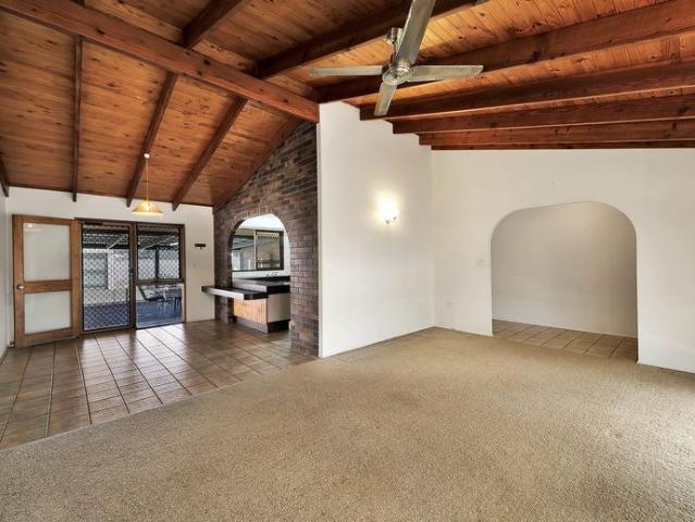 Low Set Home with Sheds & Air Conditioning
