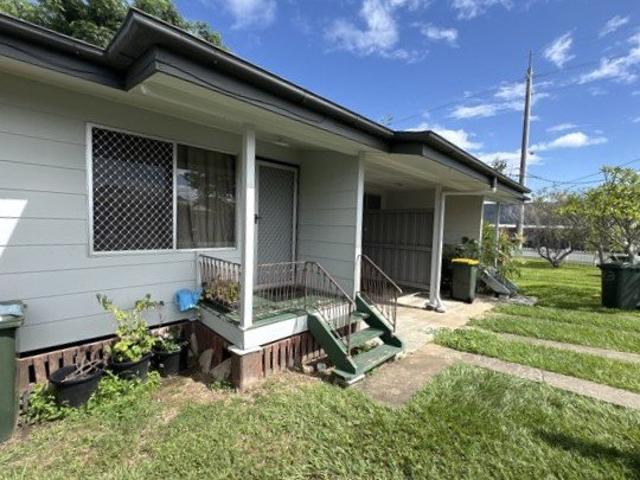 Low Set Unit Close to Town