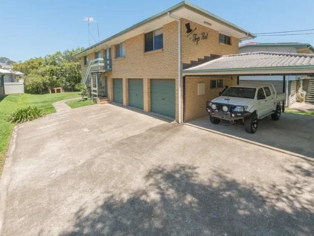 Low Set Unit In Great Location