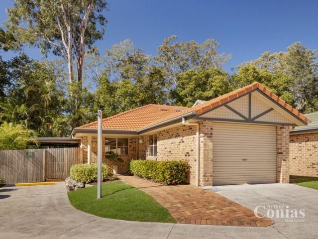 Low Set Villa Living in Secure Glen Oaks Estate