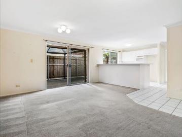 Low Set 2 Bedroom Brick Villa/Townhouse