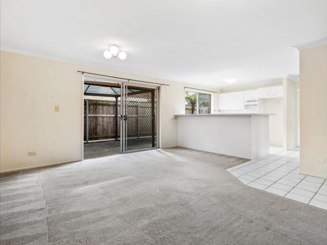 Low Set 2 Bedroom Brick Villa/Townhouse