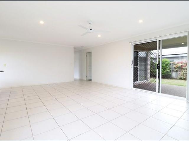Low Set 4 Bedroom Home So Close to the Beach! ☀️