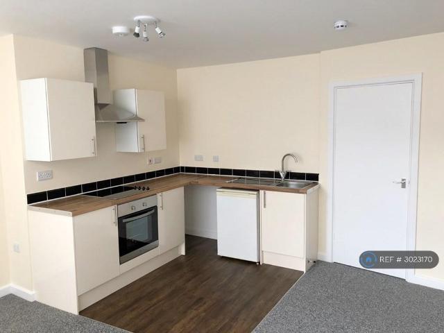 Low Street, Sutton In Ashfield, NG17 1 bed flat to rent £625 pcm £144 pw