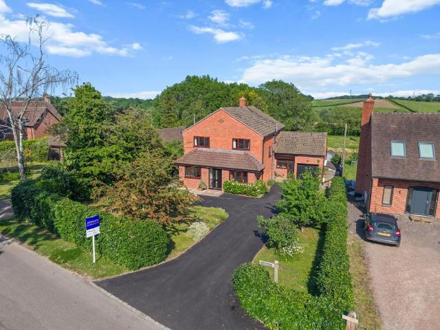 Low Road, Church Lench, WR11 4 bed detached house to rent £2,000 pcm £462 pw