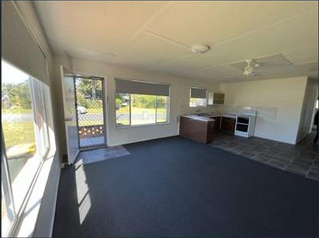 Lowest brick 1 bedroom unit close to Bucasia Beach!