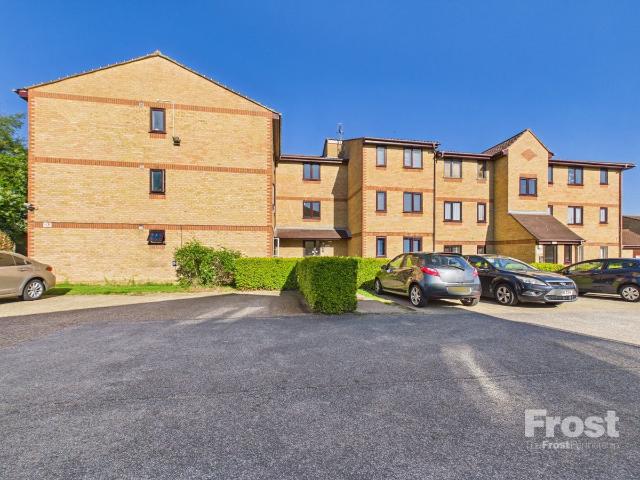 Lowestoft Drive, Slough, Berkshire SL1, 2 bed flat to rent, £1,400 pcm | PrimeLocation