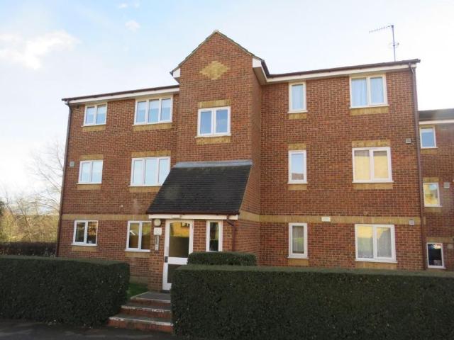 Lowestoft Drive, Slough SL1, 1 bed flat to rent, £1,100 pcm | PrimeLocation