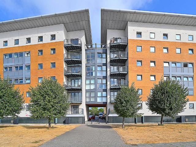 Lowestoft Mews, Galleons Lock E16, 1 bed flat to rent, £1,650 pcm | PrimeLocation