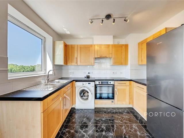Lowestoft Mews, London, E16 2 bed flat to rent £1,750 pcm £404 pw
