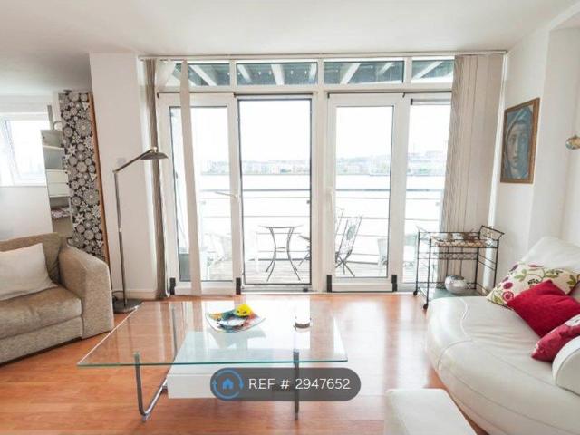 Lowestoft Mews, London E16, 3 bed flat to rent, £3,000 pcm | PrimeLocation