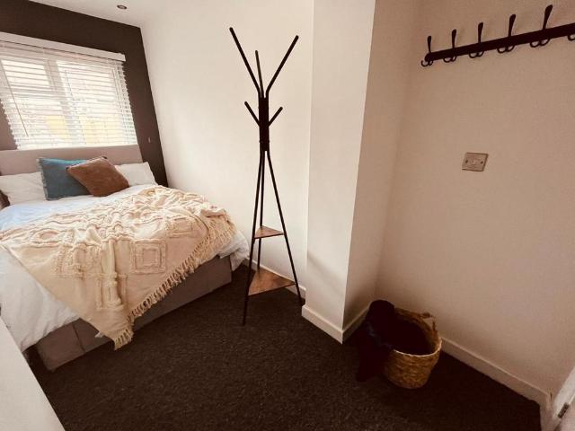 Lowestoft Road, Watford WD24 1 bed in a house share to rent £695 pcm £160 pw