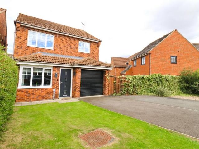 Lowestoft Way, Redcar, TS10 3 bed detached house to rent £1,100 pcm £254 pw