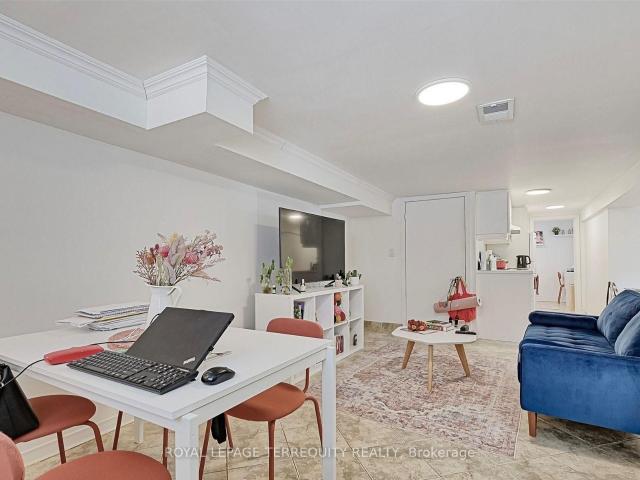 Lower 471 Gilbert Avenue in Toronto: Caledonia Fairbank House for lease Toronto W03: MLS®# W14113450