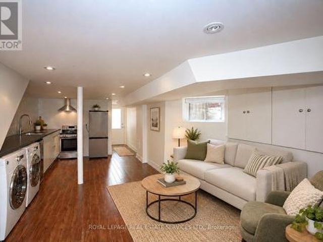 Lower 506 Manning Avenue, Toronto, ON, M6G 2V7 house for lease | Listing ID C13782 | Royal LePage