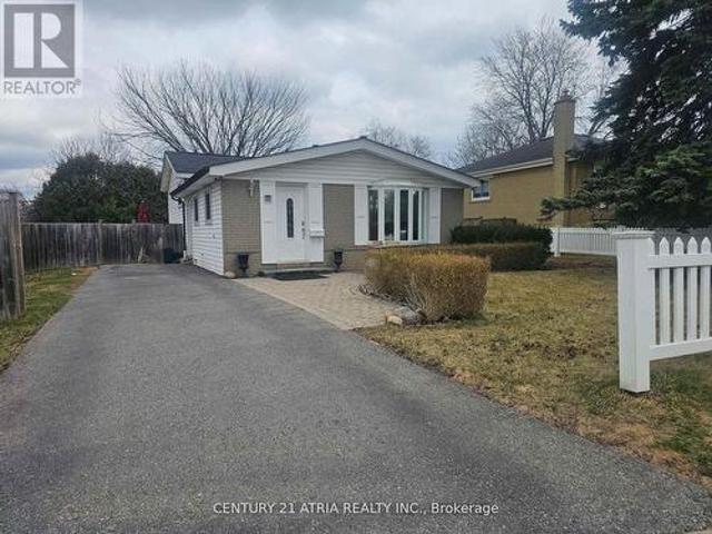 Lower 733 Balaton Avenue, Pickering, ON, L1W 1W3 house for lease | Listing ID E13605 | Royal LePage