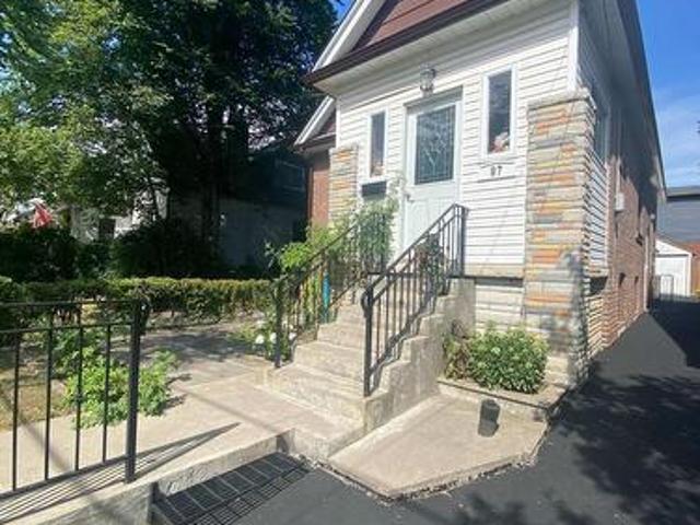 Lower 97 Oak Park Avenue, Toronto, ON, M4C 4M6 house for lease | Listing ID E13807 | Royal LePage