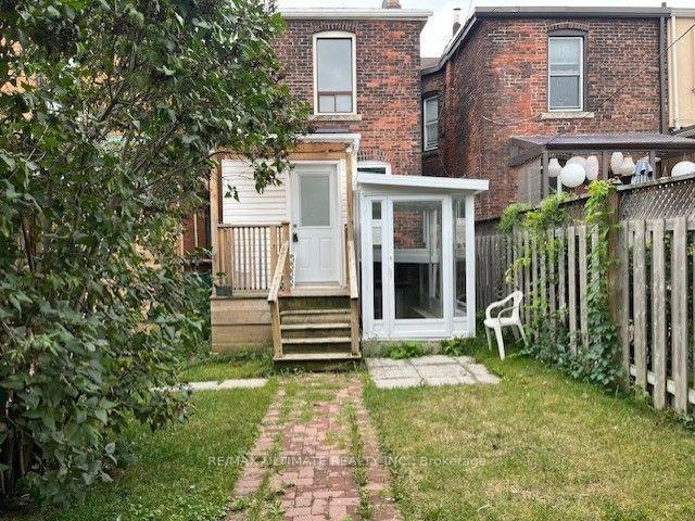 Lower 10 Hibernia Avenue in Toronto: Weston Pellam Park House for lease Toronto W03: MLS®# W13710318