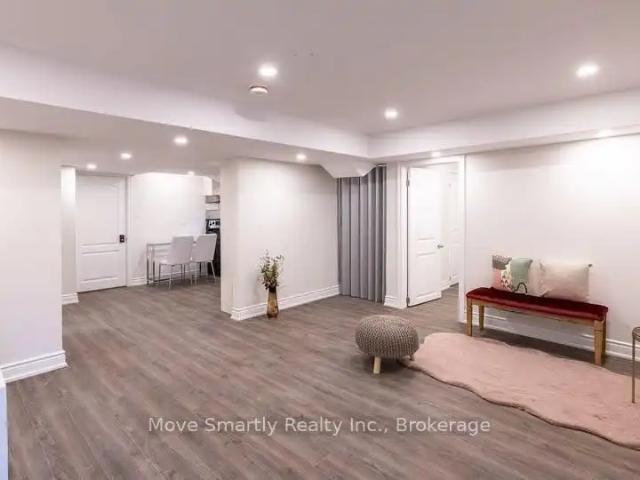 LOWER 131 BENTWOOD CRESCENT